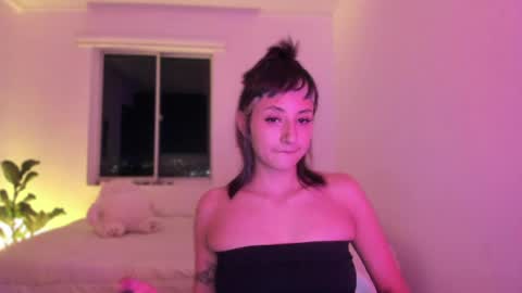 Snapshot of vandalovee chatting on 04.24.26 Babi Alu online show from 04.24.26