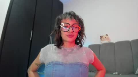 Snapshot of vandalovee chatting on 05.27.26 Babi Alu online show from 05.27.26