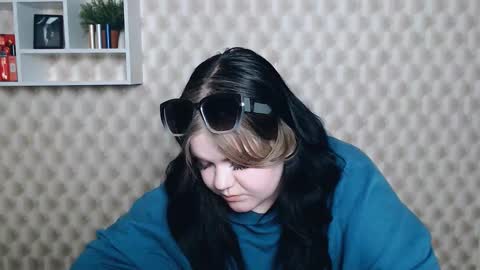 Snapshot of vandaray_ chatting on 03.10.25 Vanda online show from 03.10.25