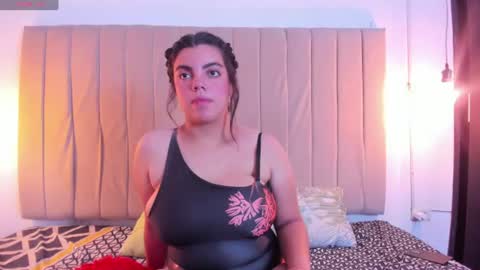 Snapshot of vanesa_pita chatting on 06.19.26 vanesa online show from 06.19.26