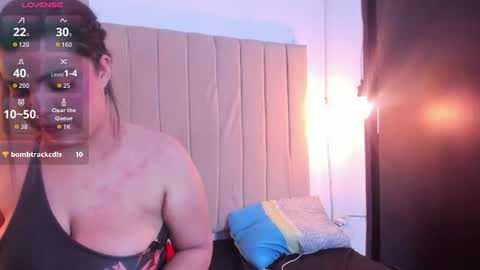 Snapshot of vanesa_pita chatting on 06.20.26 vanesa online show from 06.20.26