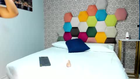 Snapshot of vanesa_west chatting on 01.11.25 Tender online show from 01.11.25