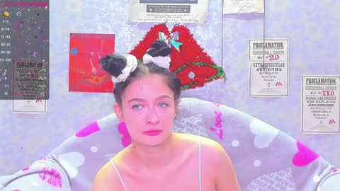 Snapshot of vanessa_florence chatting on 12.15.24 RUSSIAN BARBIE BABE online show from 12.15.24