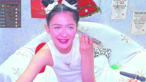 Snapshot of vanessa_florence chatting on 12.16.24 RUSSIAN BARBIE BABE online show from 12.16.24