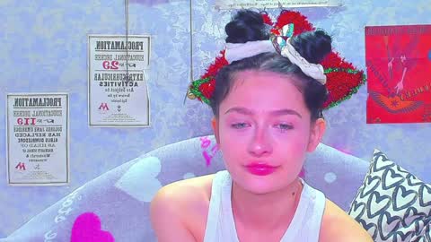 Snapshot of vanessa_florence chatting on 12.22.24 RUSSIAN BARBIE BABE online show from 12.22.24