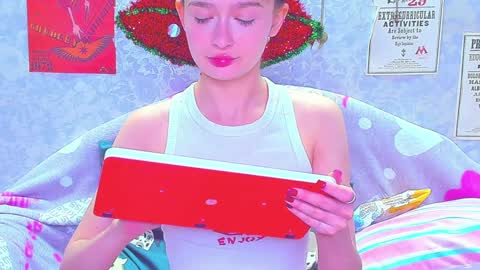 Snapshot of vanessa_florence chatting on 12.27.24 RUSSIAN BARBIE BABE online show from 12.27.24