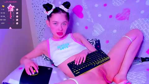 Snapshot of vanessa_florence chatting on 03.01.25 RUSSIAN BARBIE BABE online show from 03.01.25