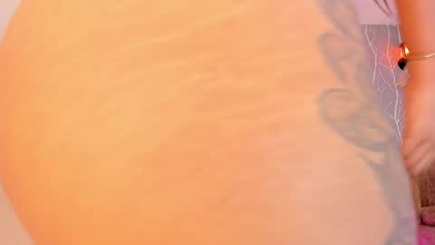 Snapshot of vanessa_guzman1 chatting on 02.19.25 online show from 02.19.25