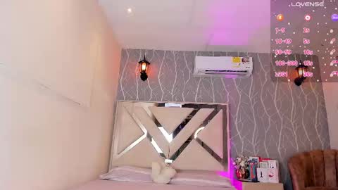 Snapshot of vanessa_guzman1 chatting on 03.07.25 online show from 03.07.25