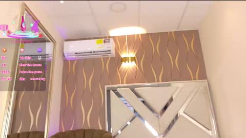 Snapshot of vanessa_guzman1 chatting on 09.11.25 online show from 09.11.25