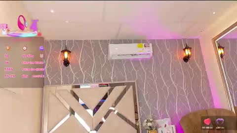 Snapshot of vanessa_guzman1 chatting on 09.28.25 online show from 09.28.25