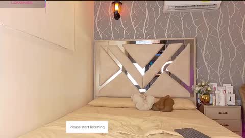 Snapshot of vanessa_guzman1 chatting on 10.23.25 online show from 10.23.25