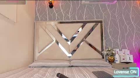 Snapshot of vanessa_guzman1 chatting on 10.30.25 online show from 10.30.25