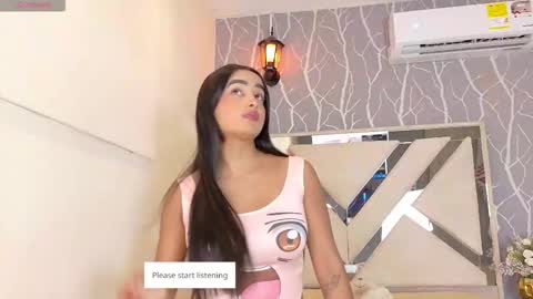 Snapshot of vanessa_guzman1 chatting on 12.18.25 online show from 12.18.25