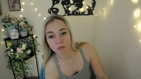 Snapshot of vanessa_joy_ chatting on 05.17.26 Vanessa online show from 05.17.26