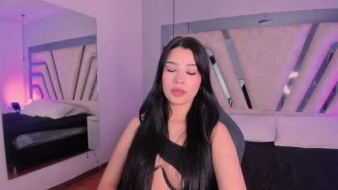 vanessaduval online show from 10.30.25