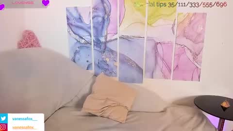 Snapshot of vanessafox__ chatting on 02.26.25 V online show from 02.26.25