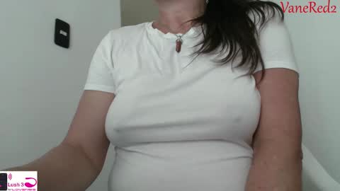 Snapshot of vanessared2 chatting on 01.24.25 Vanesared2 online show from 01.24.25