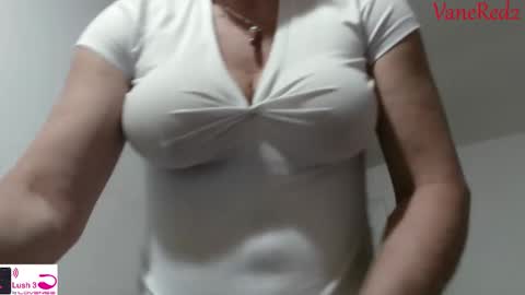 Snapshot of vanessared2 chatting on 02.19.25 Vanesared2 online show from 02.19.25