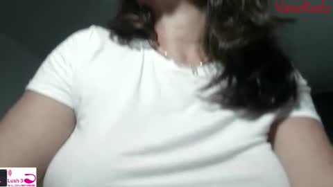 Snapshot of vanessared2 chatting on 09.09.25 Vanesared2 online show from 09.09.25