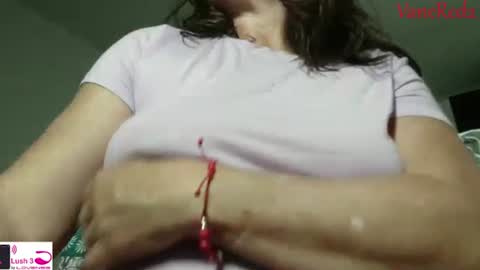 Snapshot of vanessared2 chatting on 09.24.25 Vanesared2 online show from 09.24.25