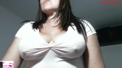 Snapshot of vanessared2 chatting on 10.10.25 Vanesared2 online show from 10.10.25