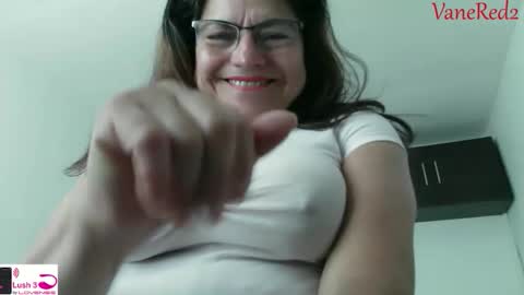 Snapshot of vanessared2 chatting on 10.16.25 Vanesared2 online show from 10.16.25