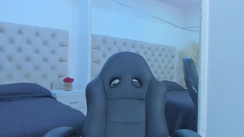 Snapshot of vanessascott_ chatting on 04.23.26 vanessascott_ online show from 04.23.26