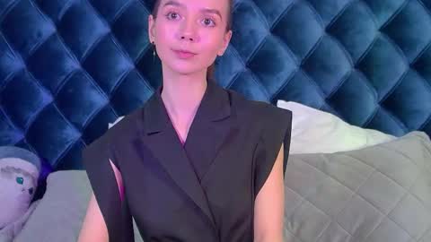 Snapshot of vanessavienne chatting on 04.18.26 VanessaVienne online show from 04.18.26