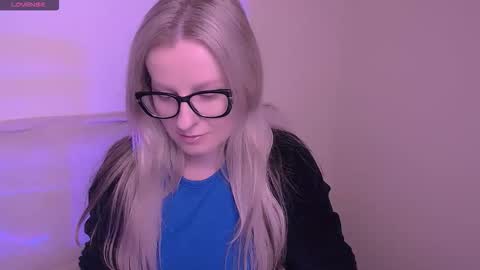 Mia online show from 11.19.25