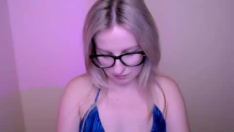 Snapshot of vanillaex_ chatting on 05.27.26 Mia online show from 05.27.26