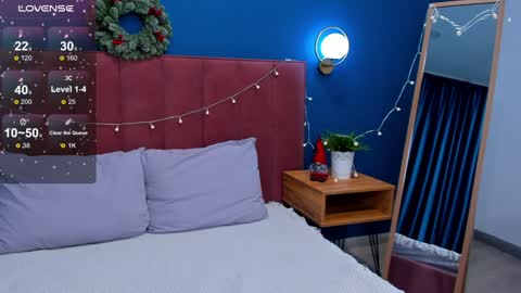 Snapshot of vanillakelly chatting on 12.17.24 Sofia online show from 12.17.24