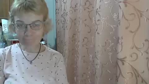 Snapshot of vanillaxcreamy chatting on 03.10.25 Vanillaxcreamy online show from 03.10.25