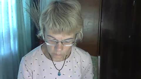 Snapshot of vanillaxcreamy chatting on 10.01.25 Vanillaxcreamy online show from 10.01.25