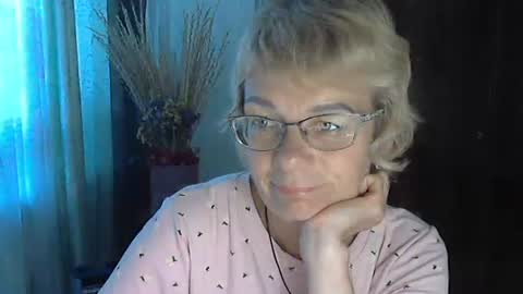Snapshot of vanillaxcreamy chatting on 10.02.25 Vanillaxcreamy online show from 10.02.25