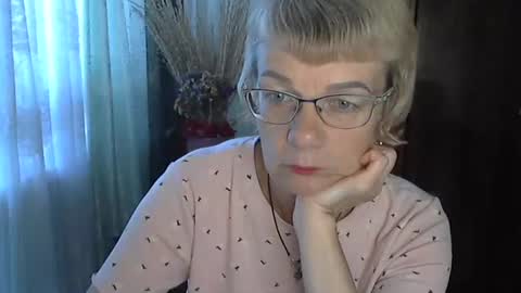 Snapshot of vanillaxcreamy chatting on 10.09.25 Vanillaxcreamy online show from 10.09.25