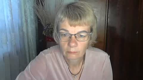 Snapshot of vanillaxcreamy chatting on 10.10.25 Vanillaxcreamy online show from 10.10.25