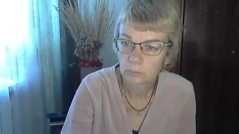 Snapshot of vanillaxcreamy chatting on 10.11.25 Vanillaxcreamy online show from 10.11.25