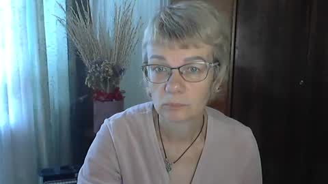 Snapshot of vanillaxcreamy chatting on 10.14.25 Vanillaxcreamy online show from 10.14.25