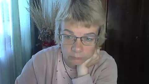 Snapshot of vanillaxcreamy chatting on 10.18.25 Vanillaxcreamy online show from 10.18.25