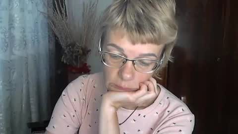Snapshot of vanillaxcreamy chatting on 10.19.25 Vanillaxcreamy online show from 10.19.25