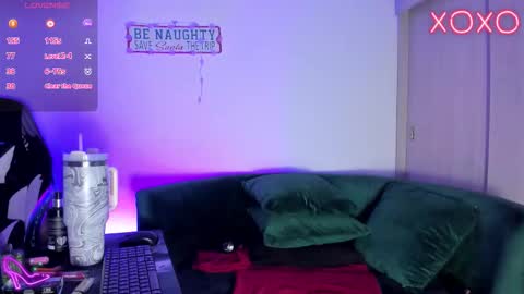 Snapshot of vannecute1 chatting on 01.12.26 Megan Rosse online show from 01.12.26