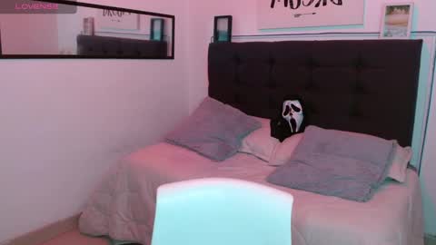 vane online show from 10.31.25