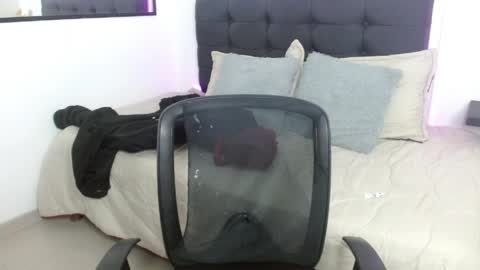 Snapshot of vannesweet_ chatting on 04.19.26 vane online show from 04.19.26