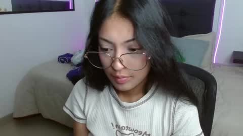 Snapshot of vannesweet_ chatting on 04.21.26 vane online show from 04.21.26