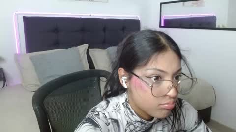 Snapshot of vannesweet_ chatting on 05.14.26 vane online show from 05.14.26