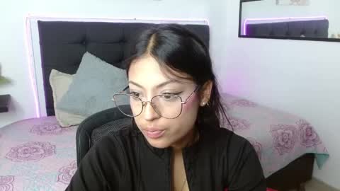 Snapshot of vannesweet_ chatting on 05.16.26 vane online show from 05.16.26