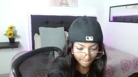 Snapshot of vannesweet_ chatting on 05.17.26 vane online show from 05.17.26