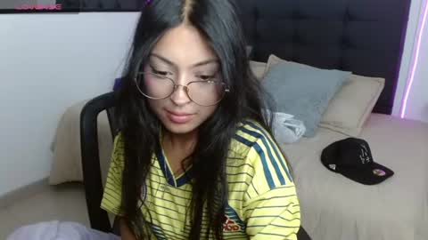 Snapshot of vannesweet_ chatting on 06.27.26 vane online show from 06.27.26