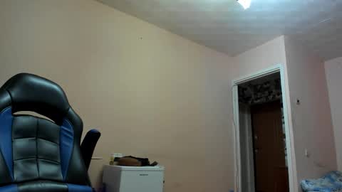 Snapshot of vano_822 chatting on 11.14.25 vano_822 online show from 11.14.25